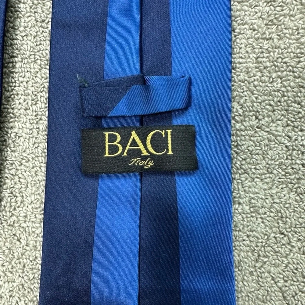 Baci Italy Mens Silk Necktie Blue Two Tone Vertical Stripe Hand Made Italy 58in